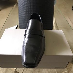 Kenneth Cole shoe